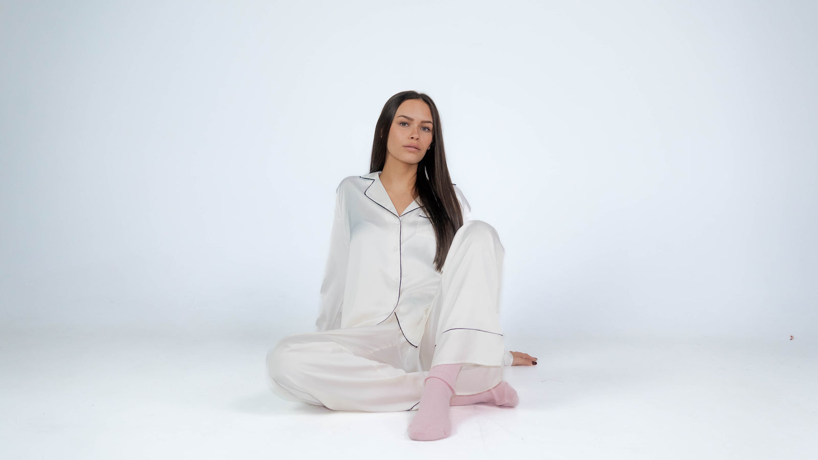 Vrouw ontspannen in zachte kleding